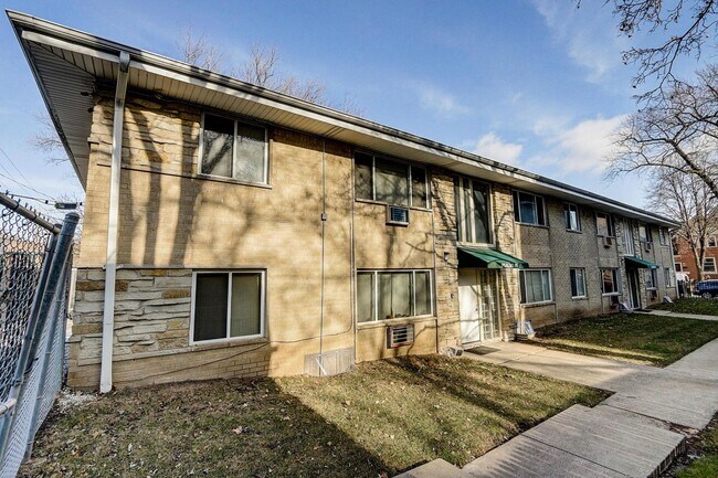 Building Photo - 2335 N 1st St