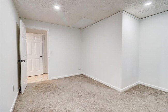 Building Photo - 3347 Camens Way NE