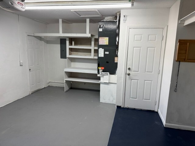 Building Photo - 6904 Doral