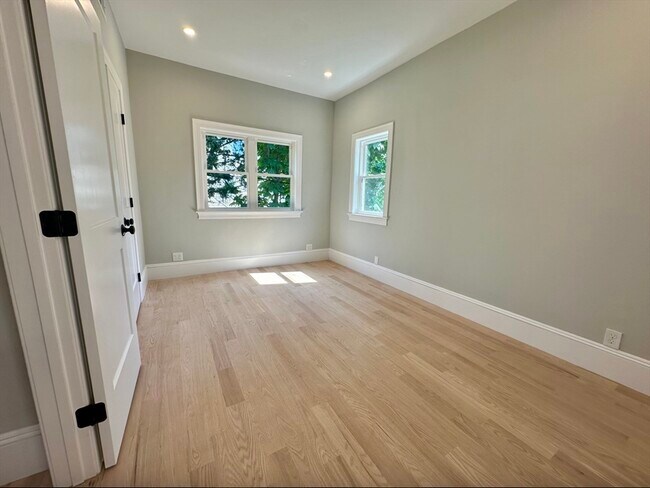 Building Photo - 8 Spalding St