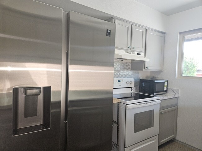 Building Photo - 3 bed 2 bath Townhome in Tempe