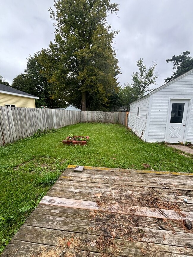 Building Photo - Charming 2 Bedroom 1 Bath Single Family Home-Available Now!