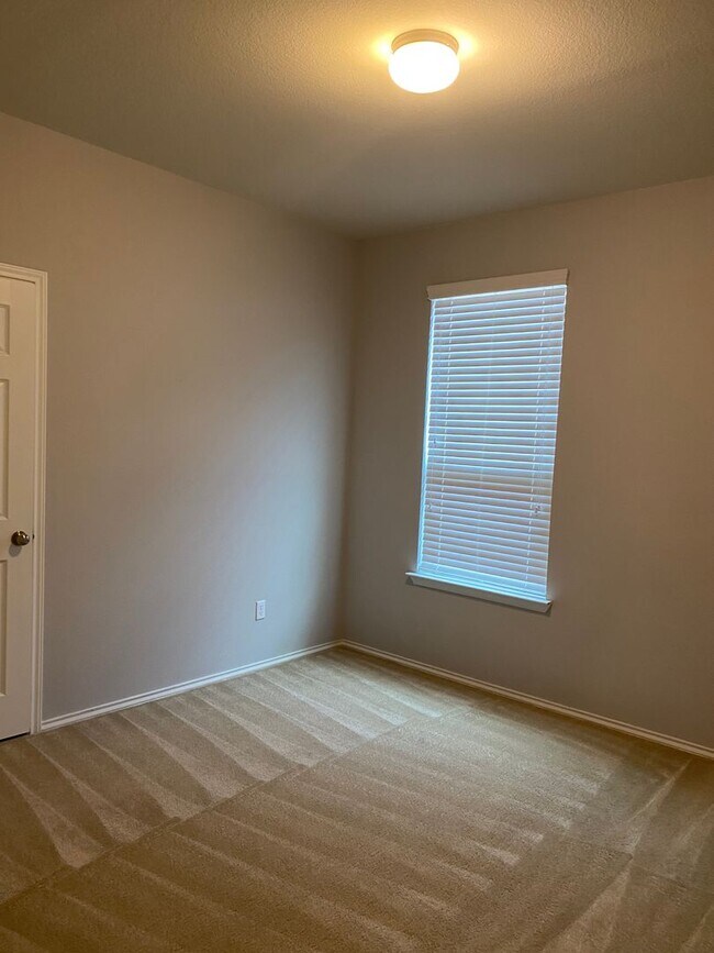 Building Photo - Coming Soon in Lake Pointe!