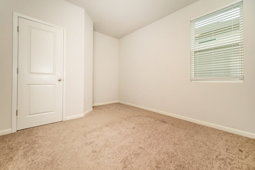 Building Photo - 195 Hamilton Pointe Dr