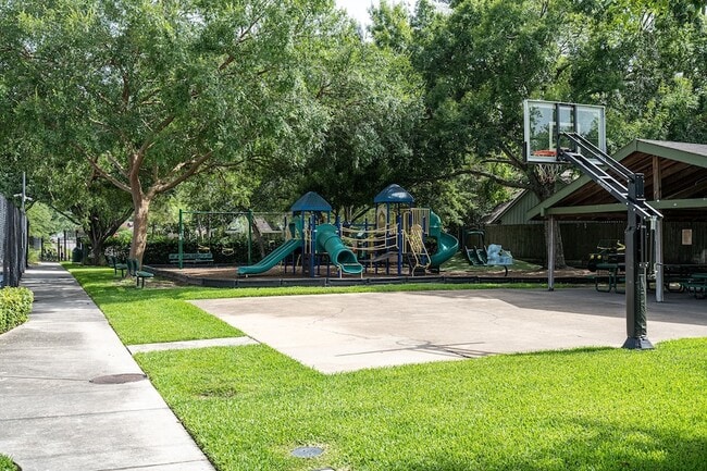 Building Photo - 10631 Del Monte Dr