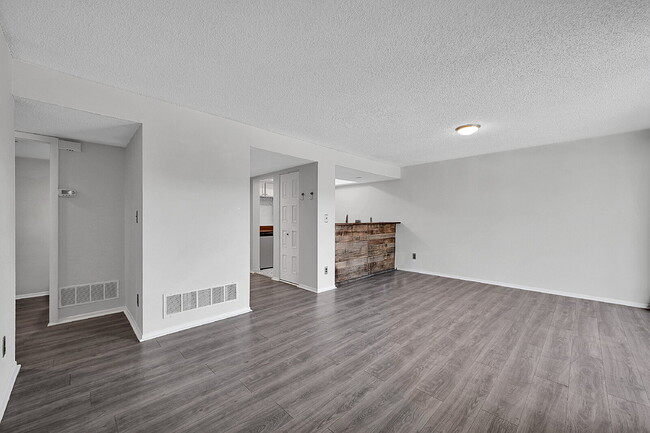 Building Photo - $1,320.95- 1 bed, 1 bath located in Colorado Spring with New In Unit Laundry!