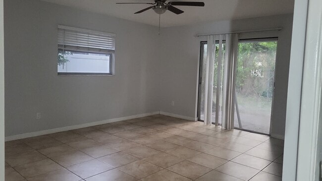 Building Photo - 1508 S Lee Ave