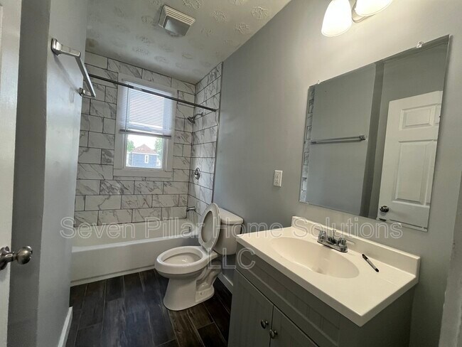 Building Photo - 114 Dana Ave
