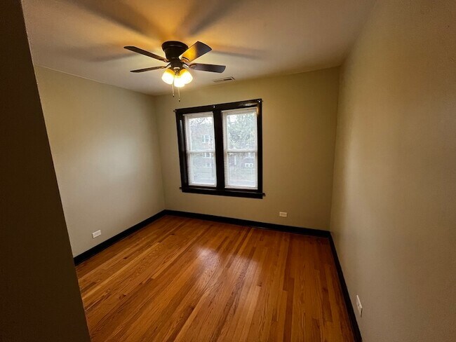 Building Photo - 3123 W 55th St