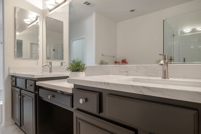 Building Photo - 2641 Night Jasmine Dr