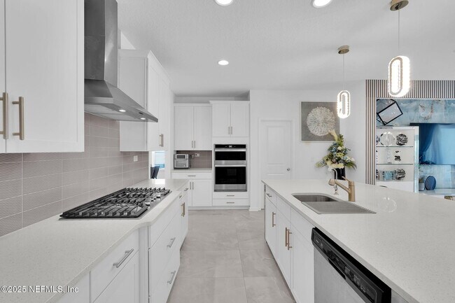 Building Photo - 147 Holly Forest Dr