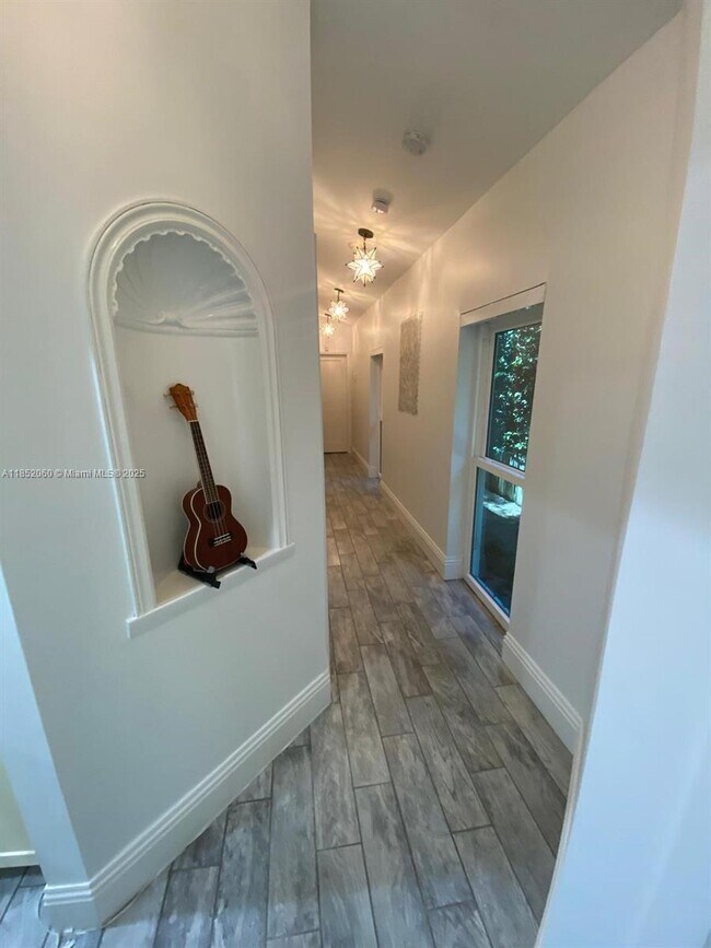 Building Photo - 2558 Trapp Ave