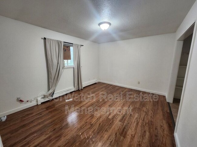 Building Photo - 530 Mumford St