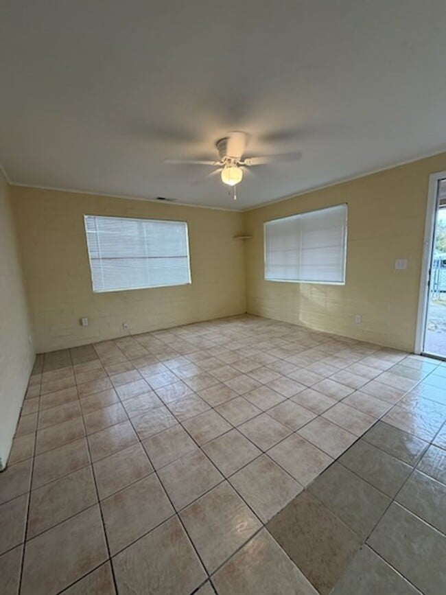 Building Photo - 2 Bedroom, 1 Bath Duplex for Rent In Ceres