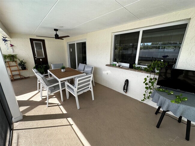 Building Photo - 6860 Calle Del Paz S