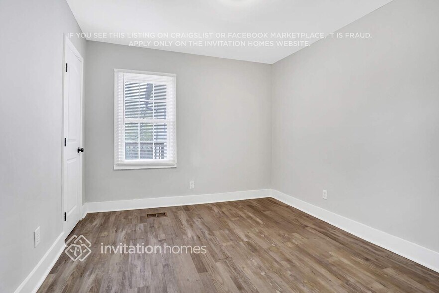 Building Photo - 981 Moreland Dr SE