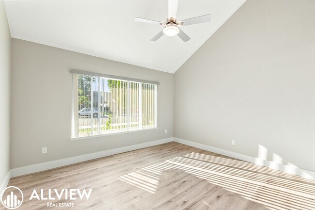 Building Photo - Welcome to this stunning 5-bedroom, 4-bathroom home located in the desirable Huntington Beach nei...