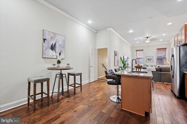 Building Photo - 1215 N Randolph St