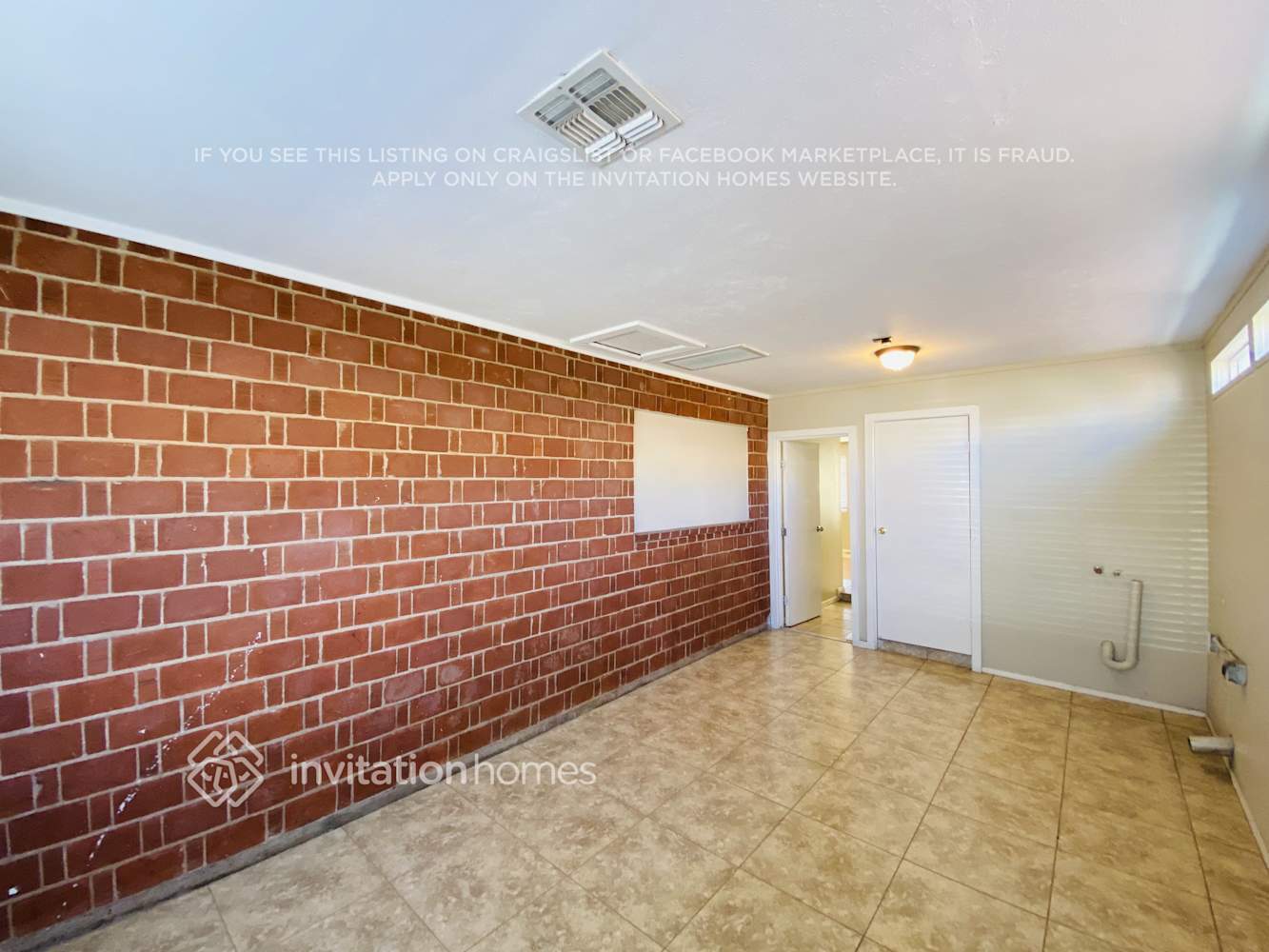 Building Photo - 3735 W Rose Ln