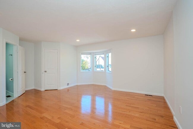 Building Photo - 5 Balamor Ln