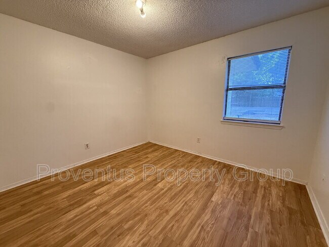 Building Photo - 350 N Crow Rd
