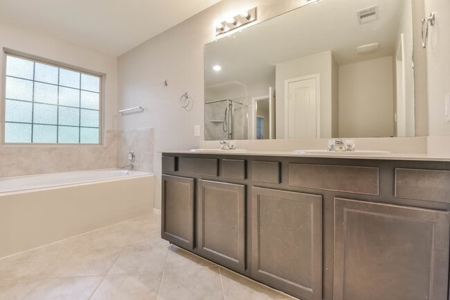 Building Photo - 16131 Beachside Pl