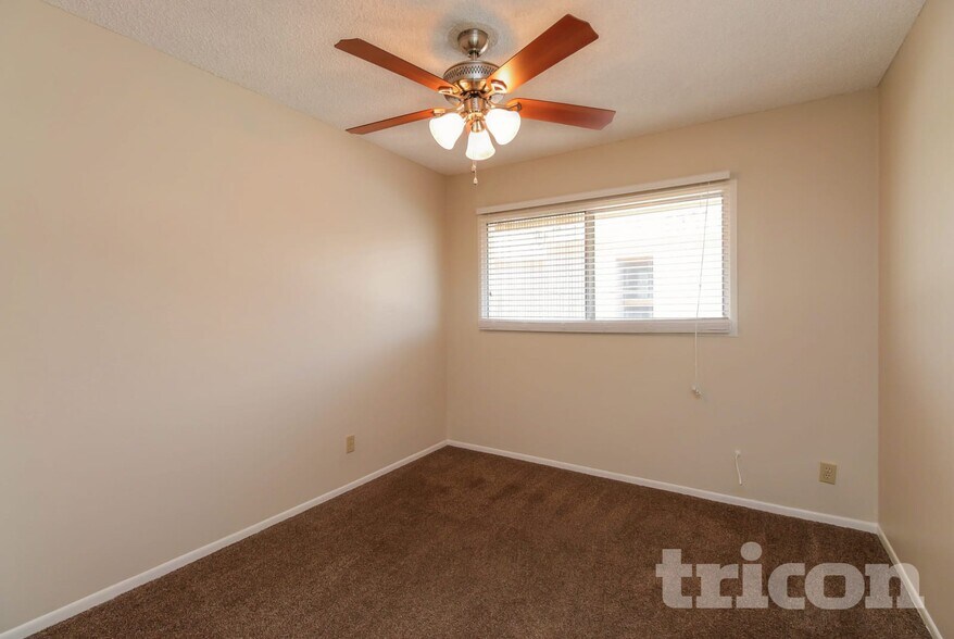 Building Photo - 5025 S Mill Ave