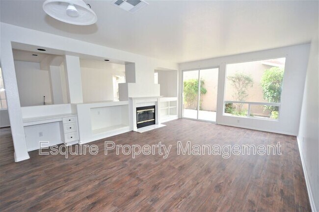 Building Photo - 2861 Golf Villa Way