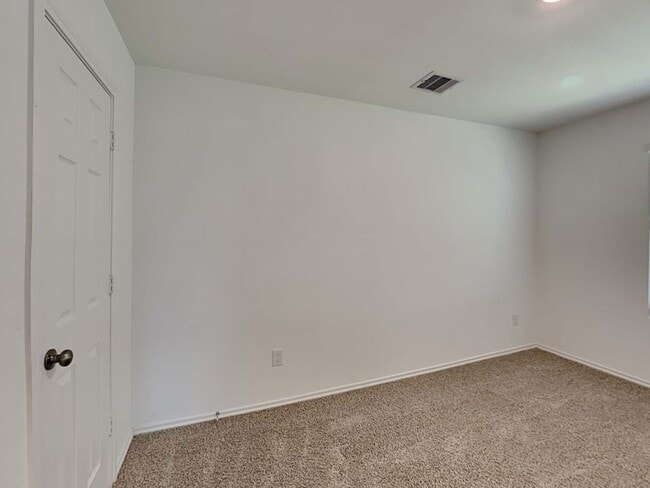 Building Photo - 24110 Mustang Run Dr