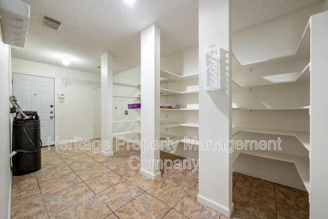 Building Photo - 17427 Sapphire Rim Dr