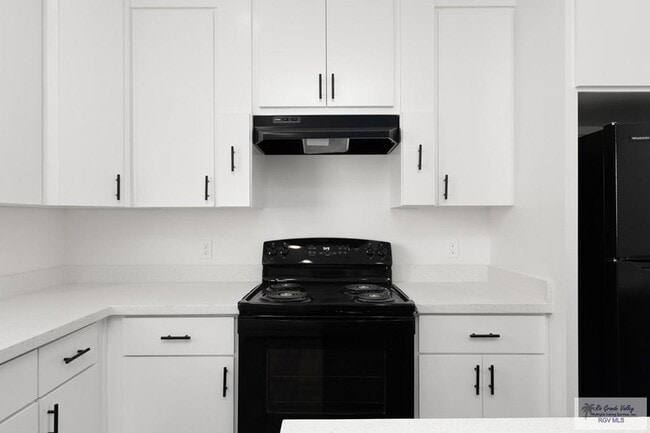 Building Photo - 405 Lion's Villa Ave