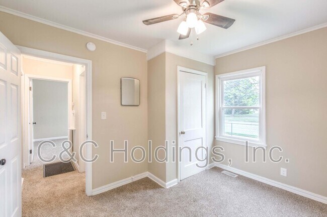 Building Photo - 1446 S Erie Ave