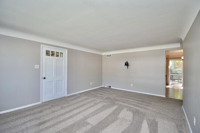 Building Photo - 1800 Keith Dr