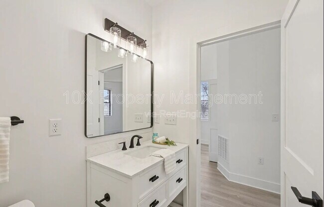 Building Photo - 92 E Innis Ave