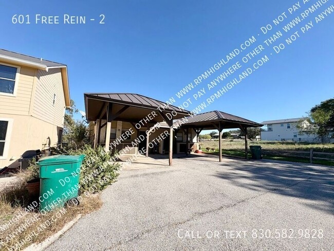 Building Photo - 601 Free Rein