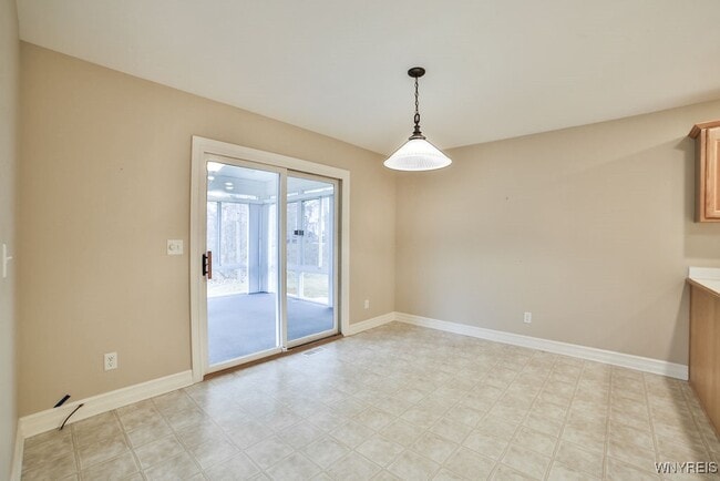 Building Photo - 480 Whitehaven Rd