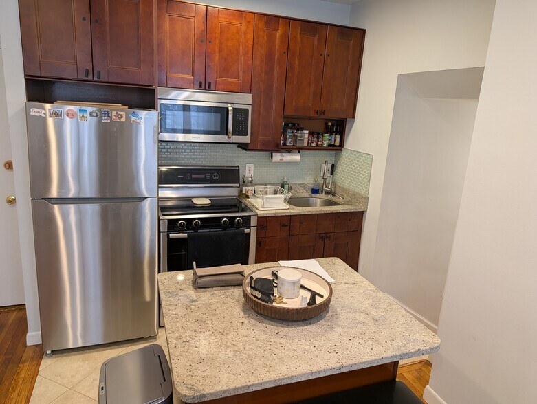 Building Photo - 15 University Rd