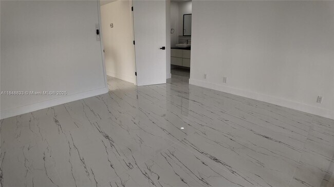 Building Photo - 2801 SW 87th Ave