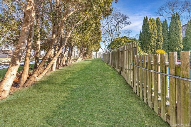 Building Photo - 435 Luptons Point Rd