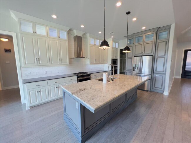 Building Photo - 424 Seville Dr