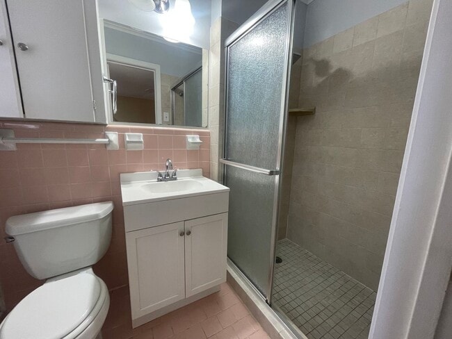 Building Photo - Broadmoor Terrace Beauty!