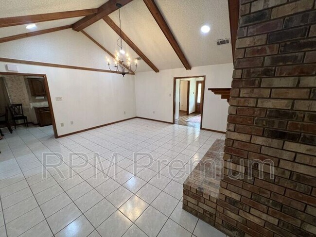 Building Photo - 13936 Cayuga Dr