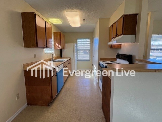 Building Photo - 121 Pembroke Ct