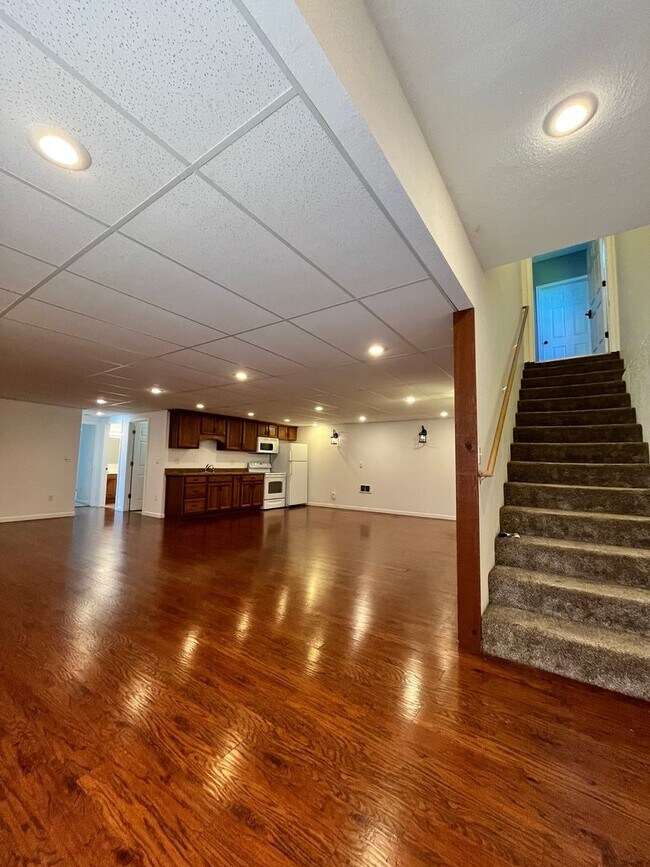 Building Photo - Bright 2 Bed / 2 Bath Basement Apartment with Garage Access – Driggs, ID