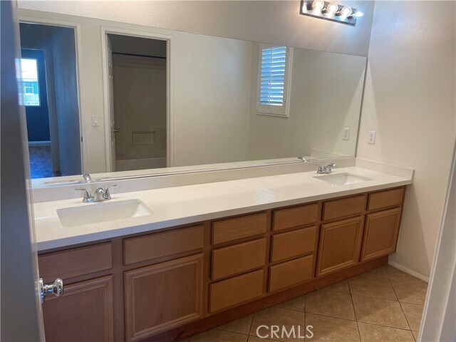Building Photo - 37075 Parkway Dr