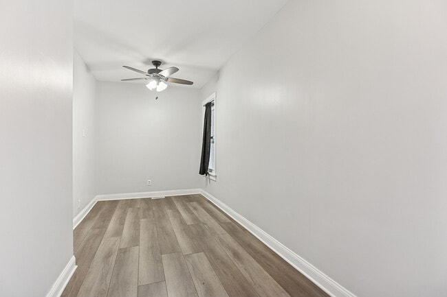 Building Photo - 3227 S Wells St