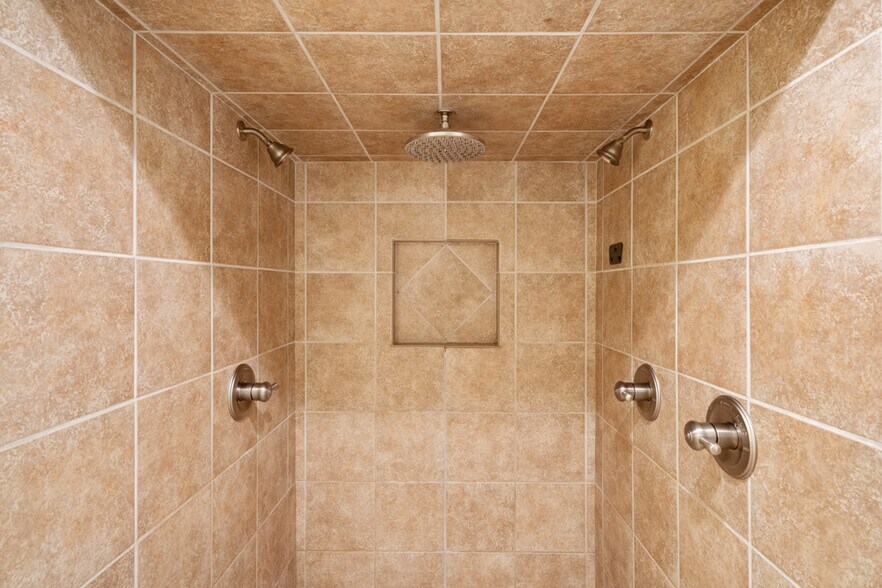 Master bathroom shower - 150 Ranae Dr