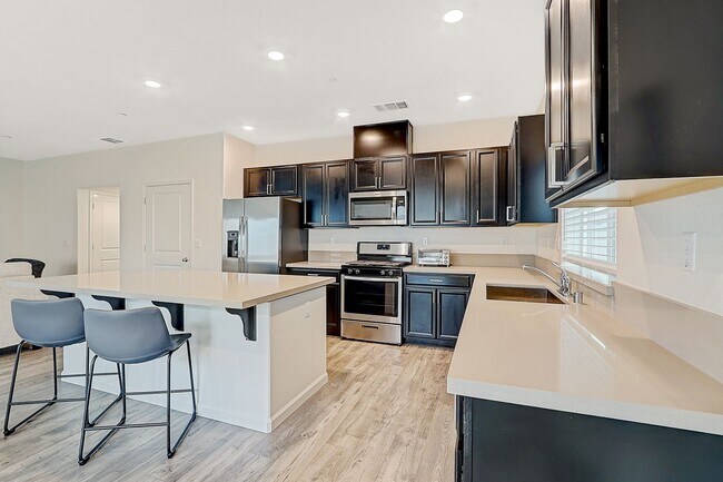 Building Photo - 4 YEARS NEW, FULLY FURNISHED 4 BEDROOM, 2....