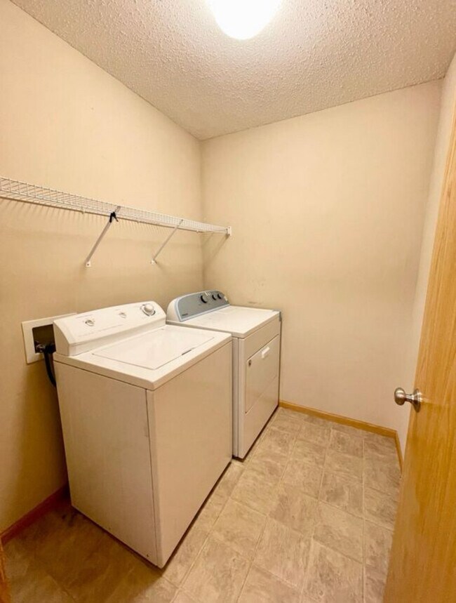 Laundry - 10172 Stutz Ct NE
