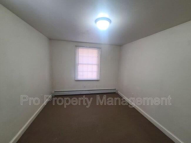 Building Photo - 133 Railroad St